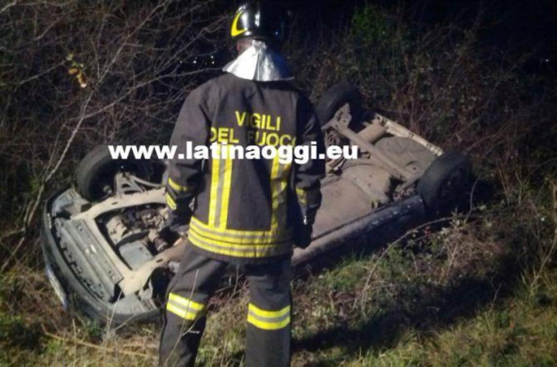 Si Ribalta Con La Macchina Ferita Una Ragazza Latina Oggi