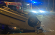 Sbanda con l'auto nella notte e si ribalta, paura per un quarantenne