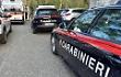 Bussano i carabinieri, evade dai domiciliari e scappa sui tetti