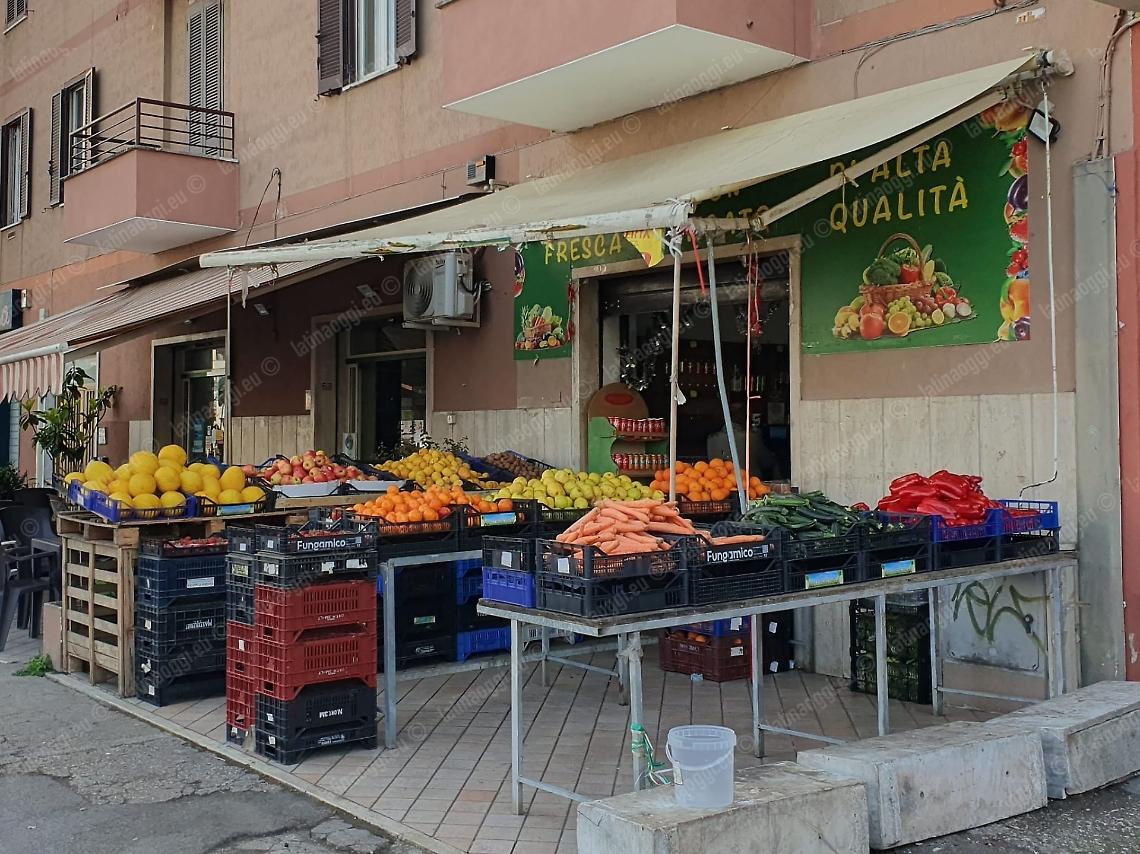 Nuova chiusura per la frutteria, riapertura beffa
