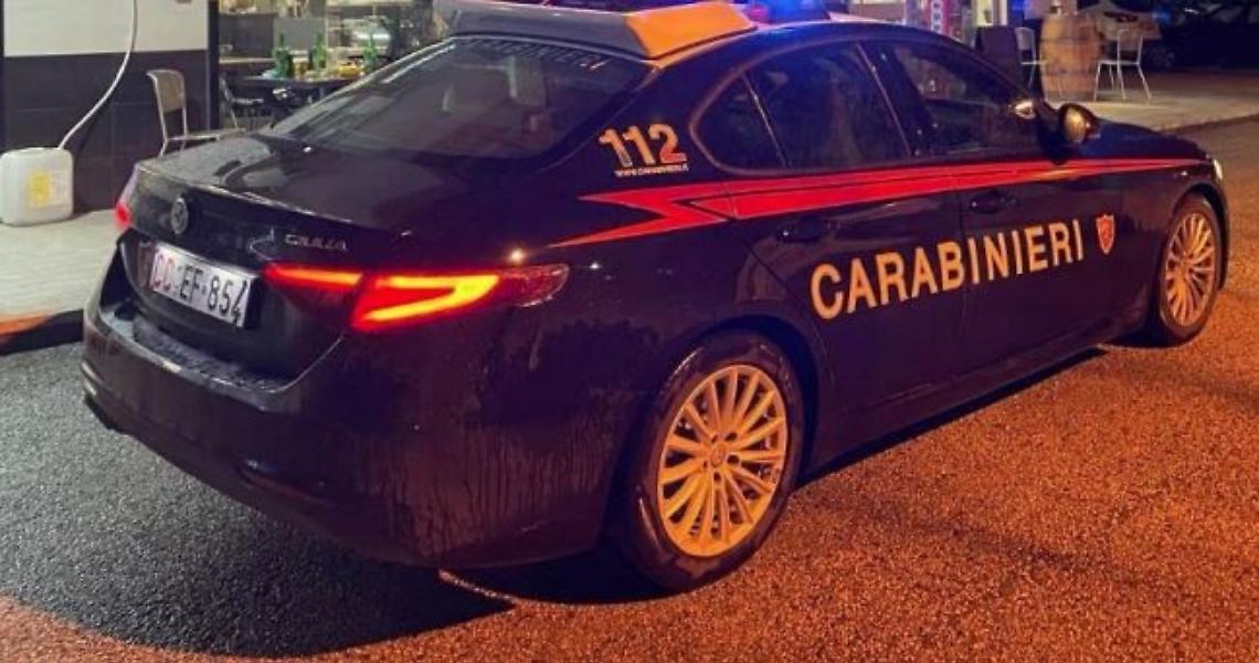 Auto crivellata ad Aprilia, nessun bossolo ritrovato: usato un revolver