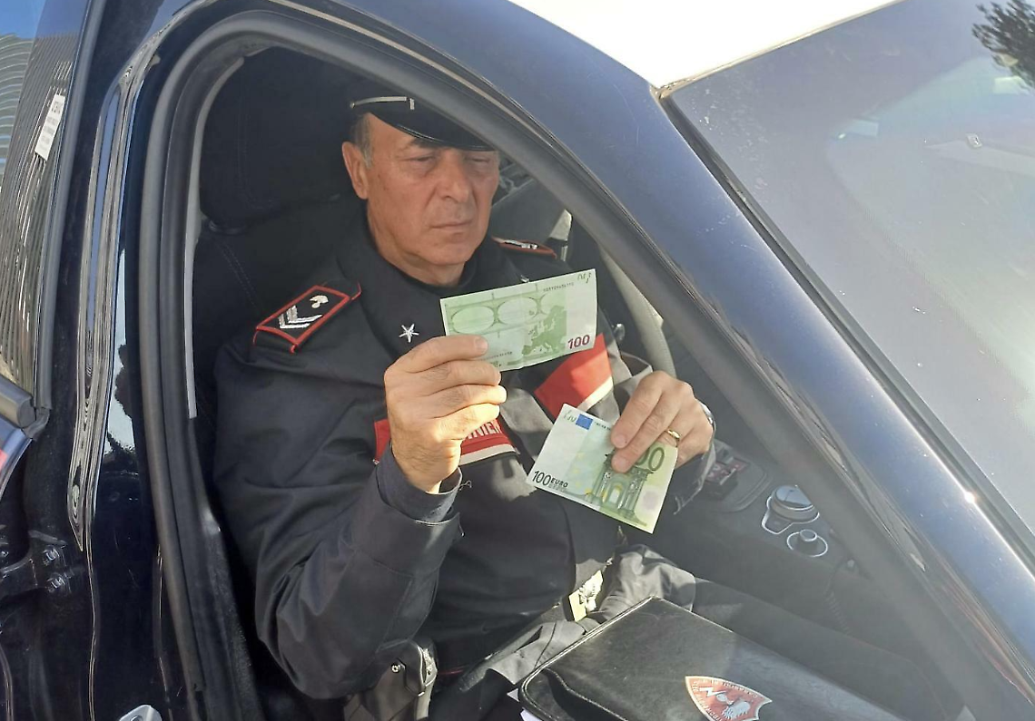 Detenzione e spendita di monete false, denunciata