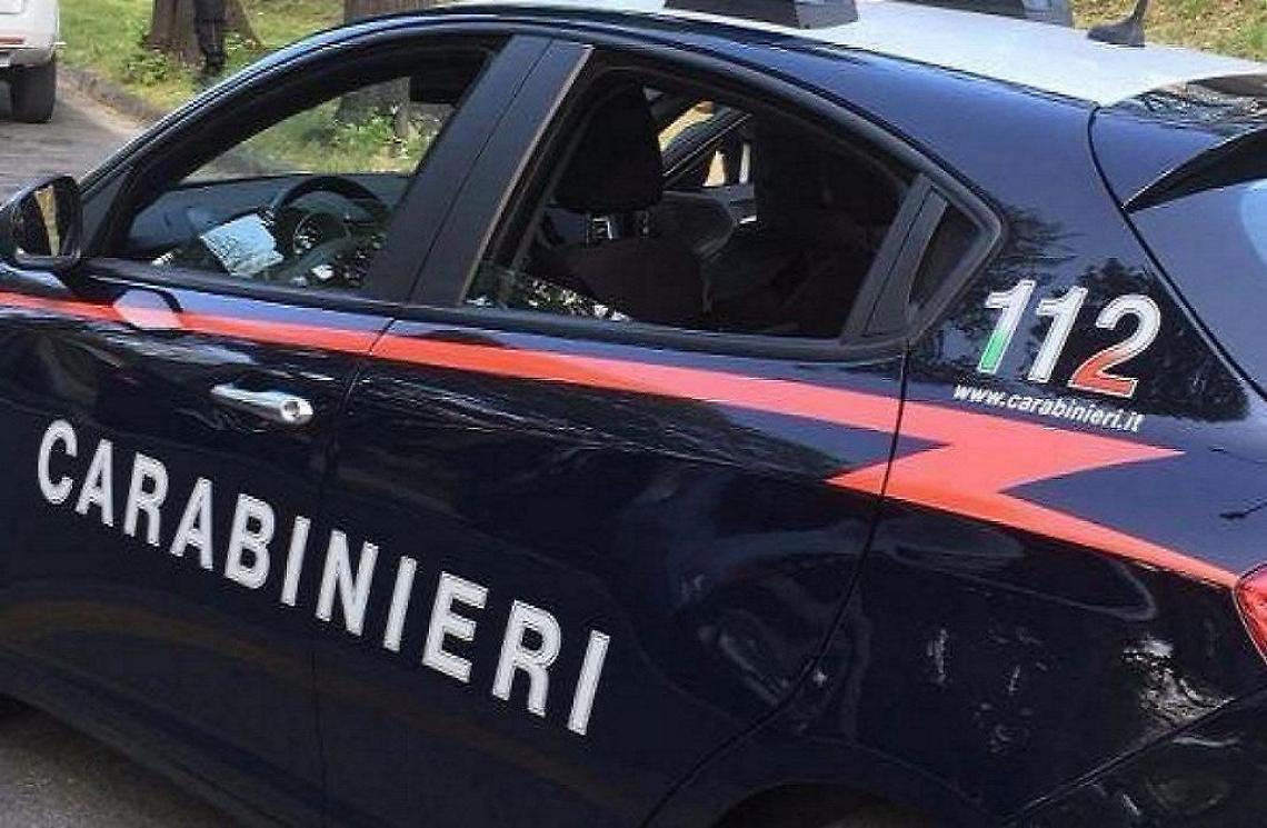 Confida all'amico in Inghilterra l'intenzione di farla finita e lui fa scattare i soccorsi