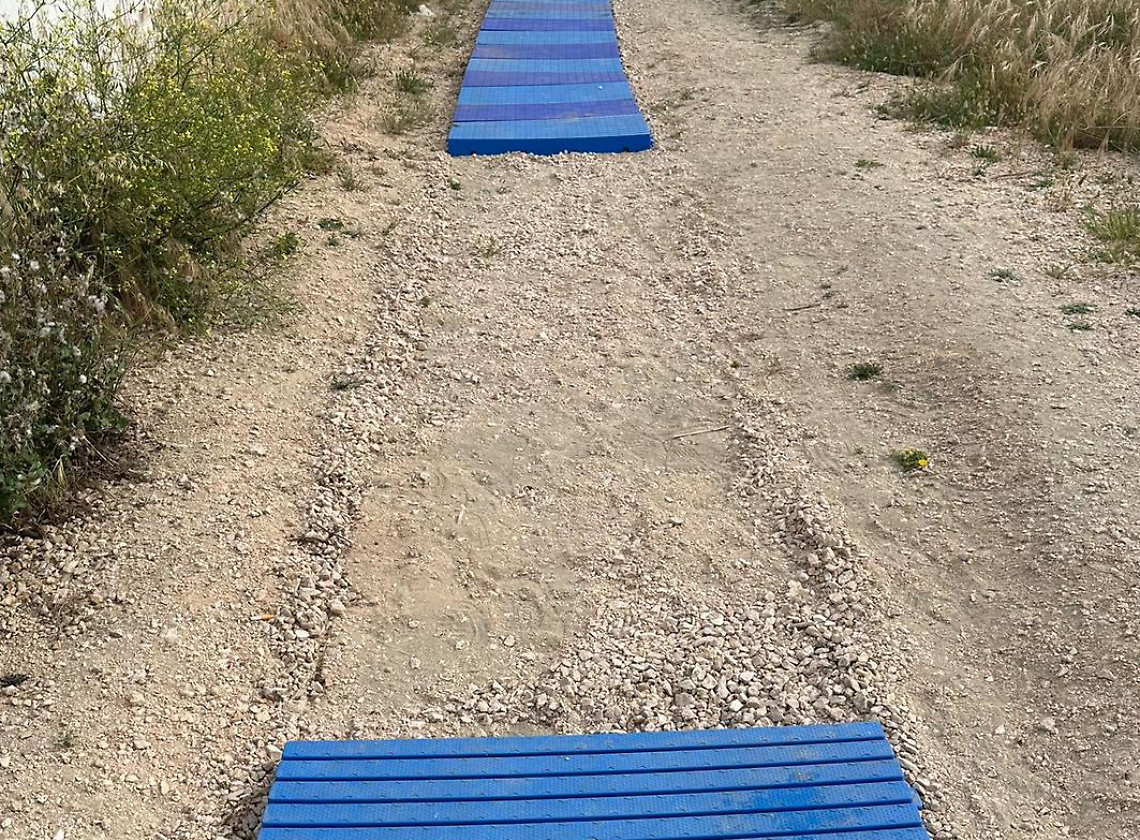 Lido, vandalizzata la passerella per disabili appena installata