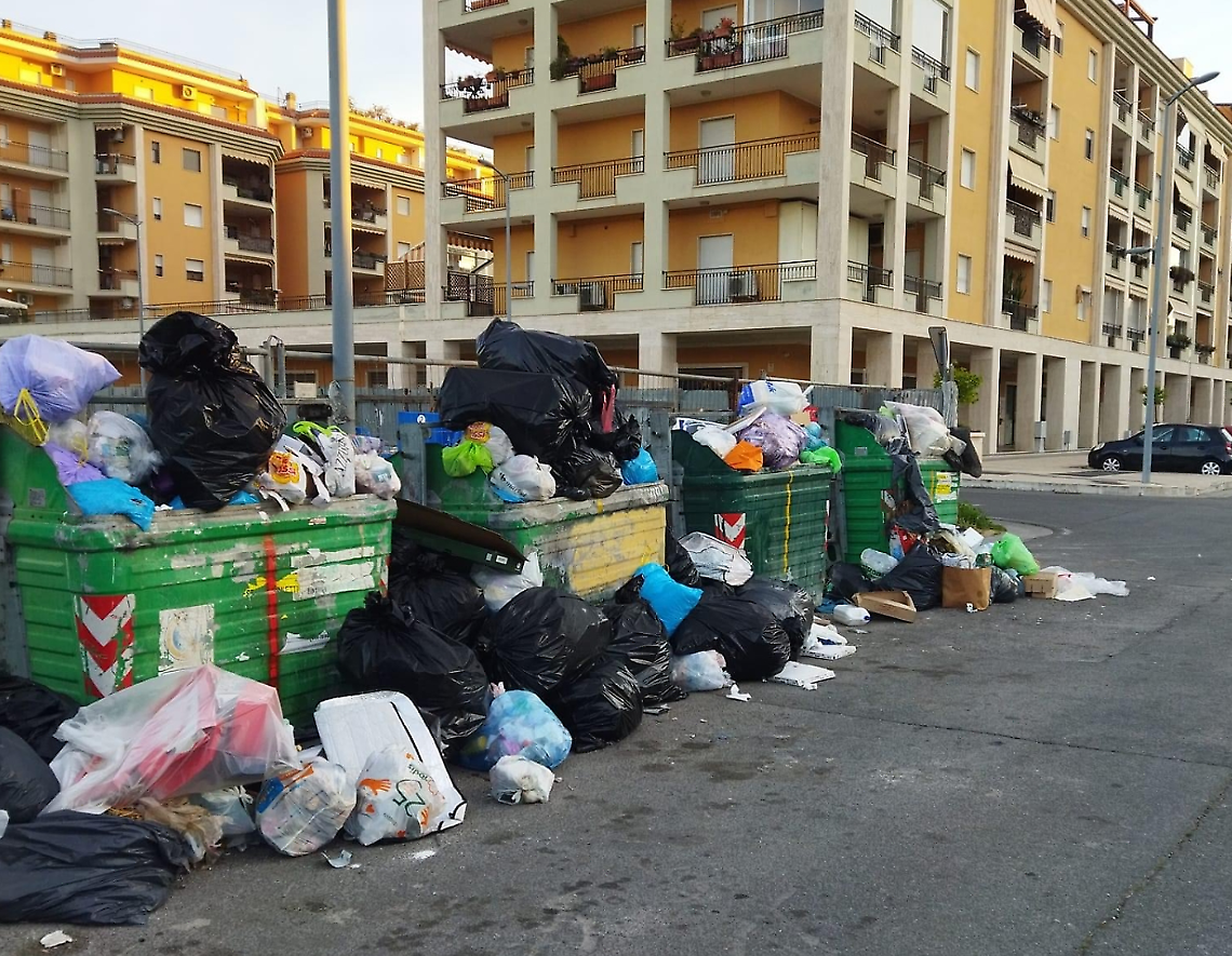 Rifiuti, il piano del Comune per migliorare il decoro in città