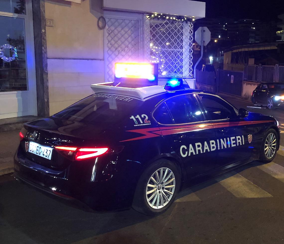 Rissa tra giovanissimi sul lungomare di Scauri