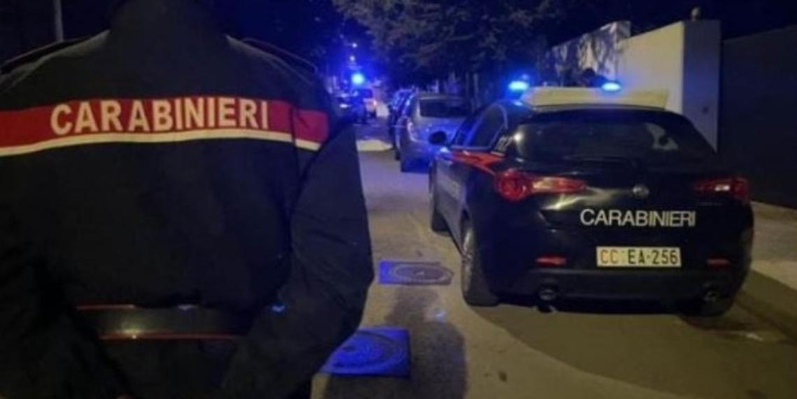 Aggredisce e colpisce con un pugno la convivente, nei guai un 47enne