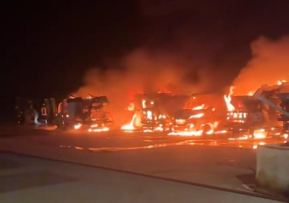 Incendio all'autoparco, il sindaco: "Fiducia nell’attività investigativa"