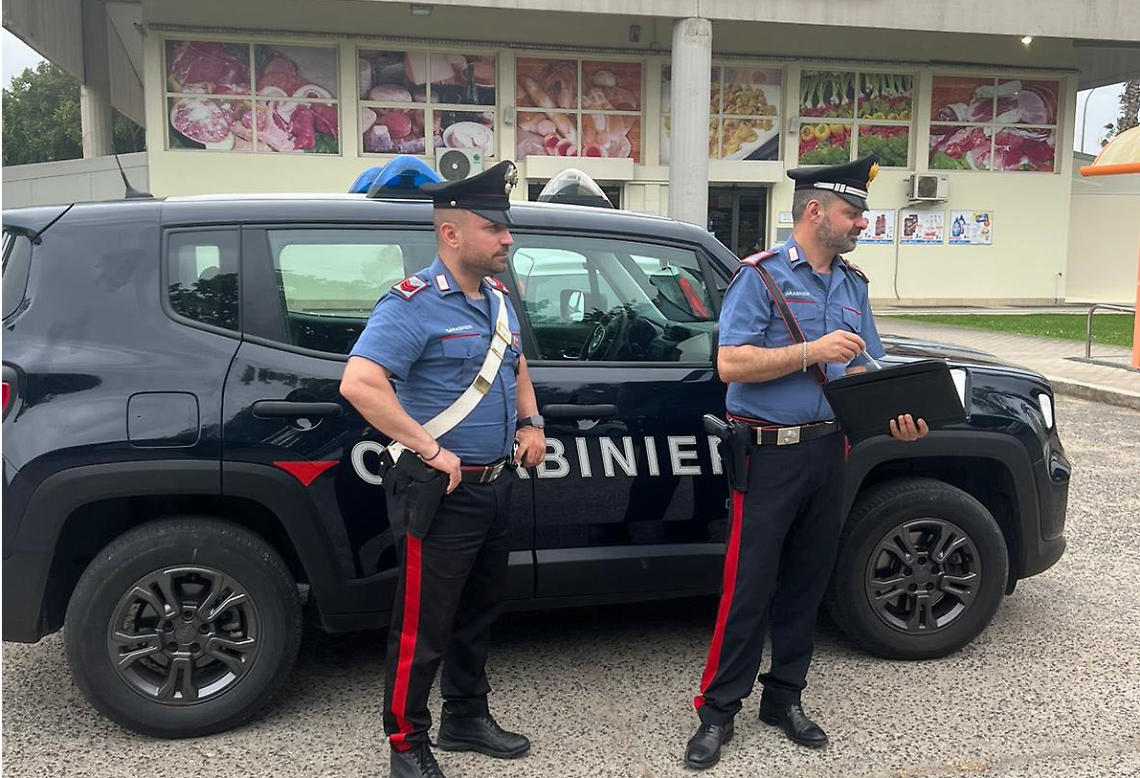 Bandito in trappola, è caccia al complice. Al vaglio anche una quarta rapina