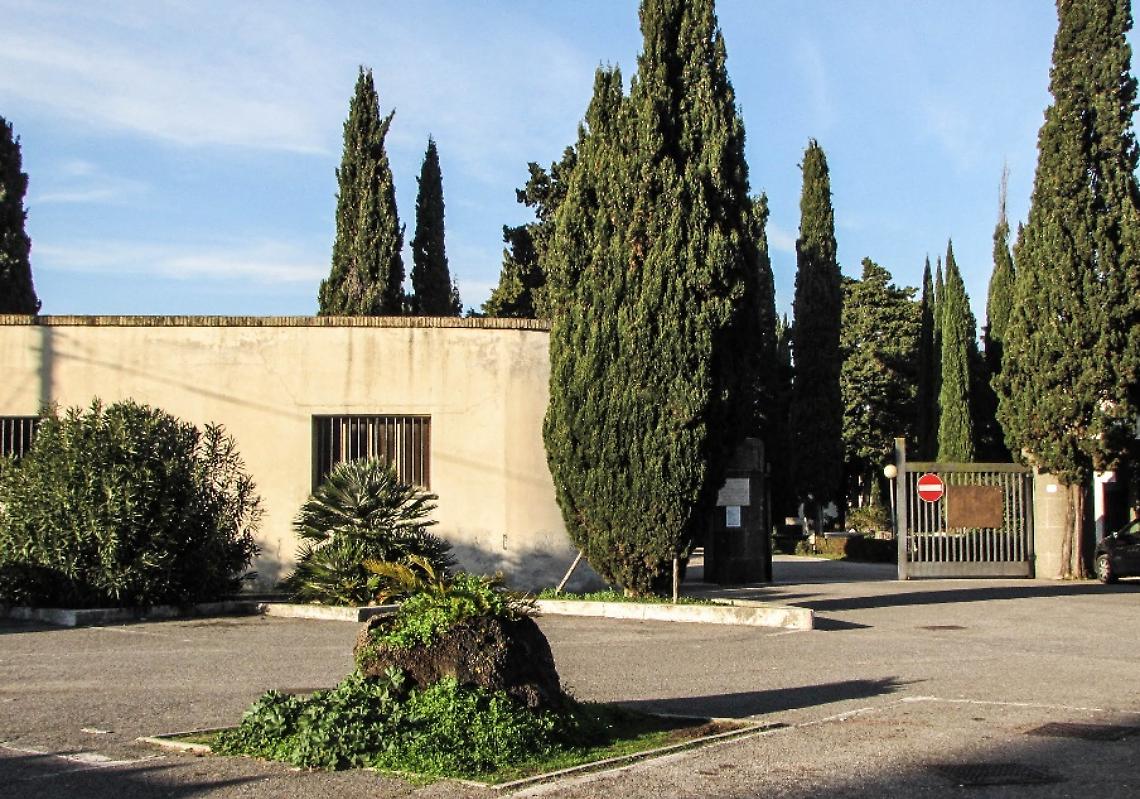 Esumate 100 salme nel cimitero di Sabaudia, scatta l’interrogazione dell'opposizione