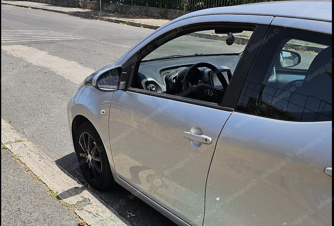 Bambina si chiude in auto, salvata dalla Polizia Locale