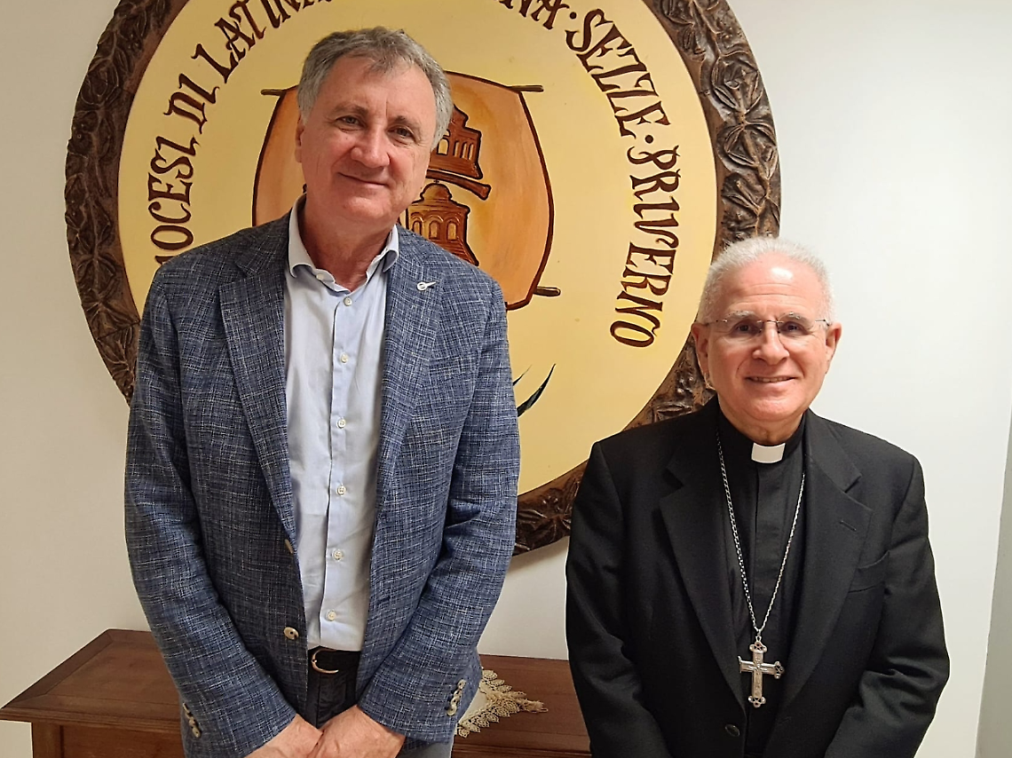 Centenario Latina, il Senatore Calandrini in visita dal Vescovo Crociata