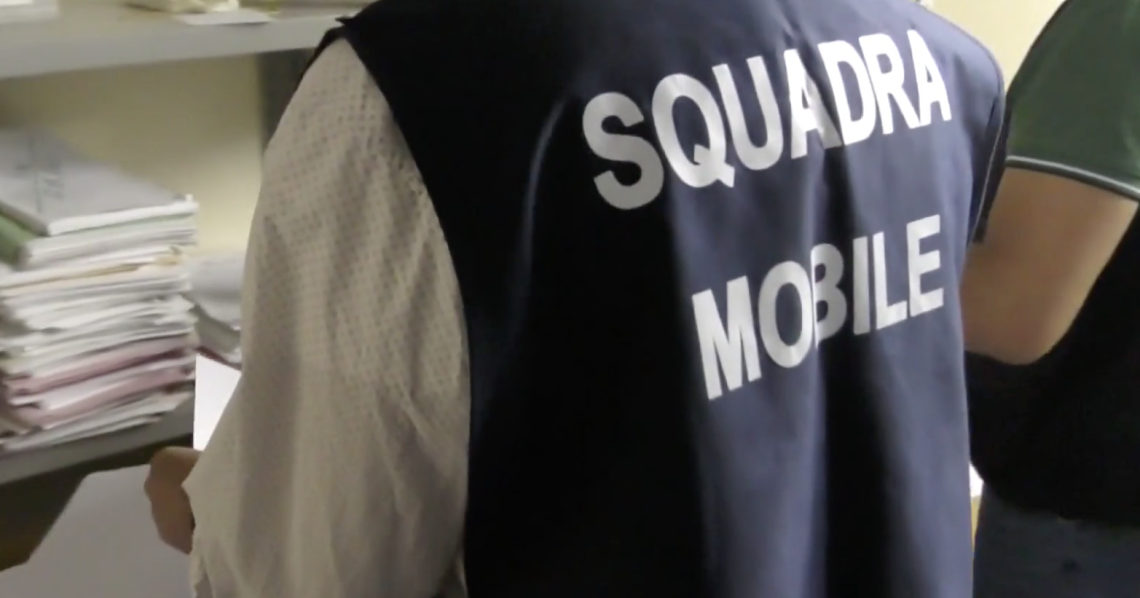 Operazione della Squadra Mobile, eseguite cinque misure cautelari per tentata estorsione aggravata dal metodo mafioso
