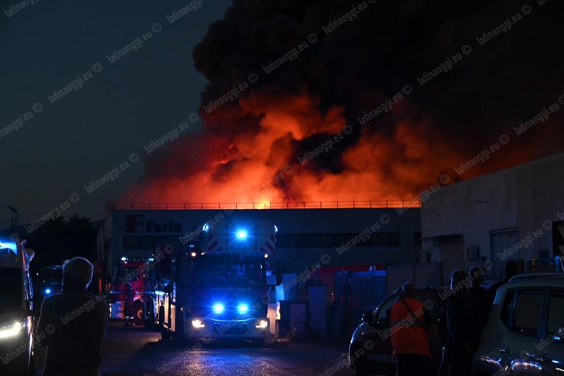 Incendio alla Farla, Palazzo: "Tecnici Arpa al lavoro"