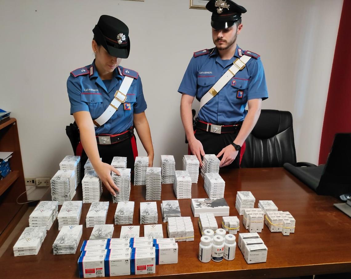 In casa sostanze dopanti e anabolizzanti, arrestato 44enne