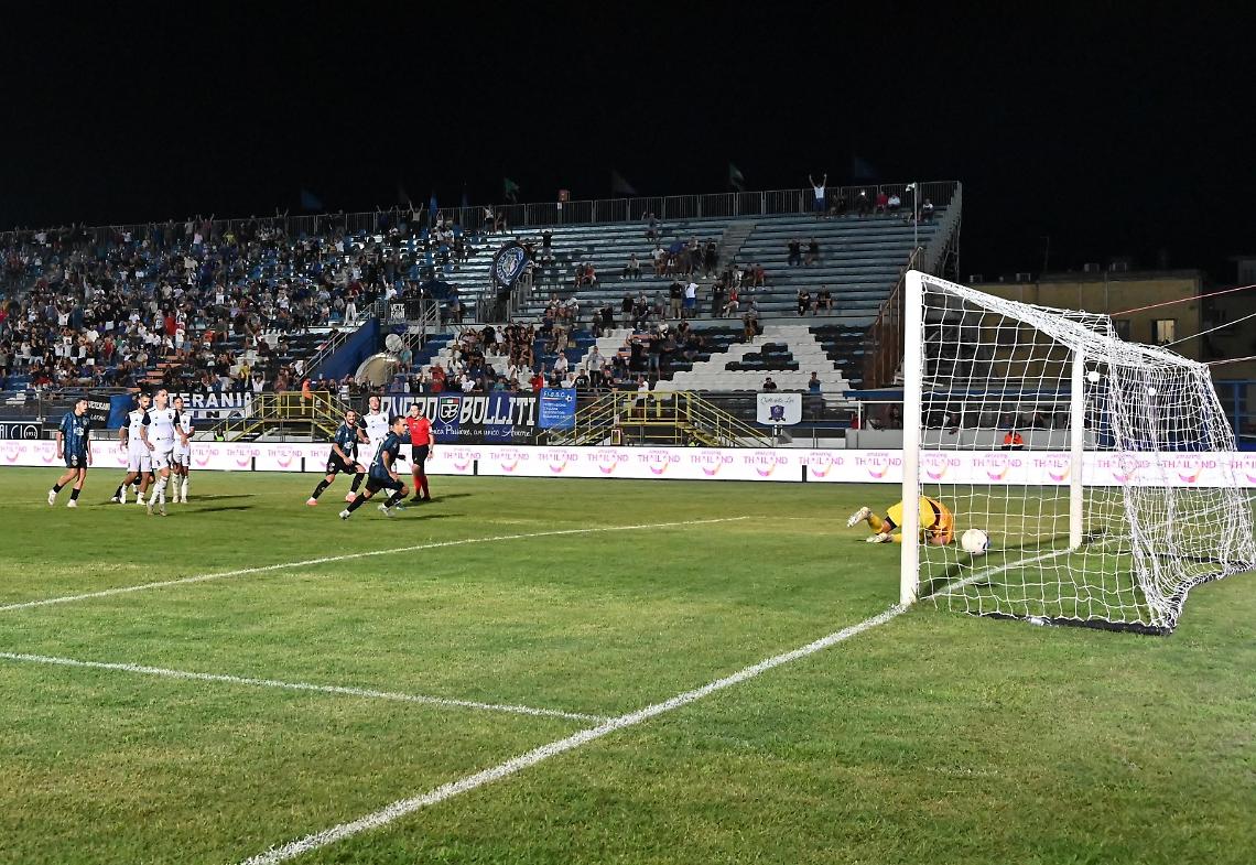Latina beffato all'ultimo minuto di recupero, al Francioni finisce 1-1