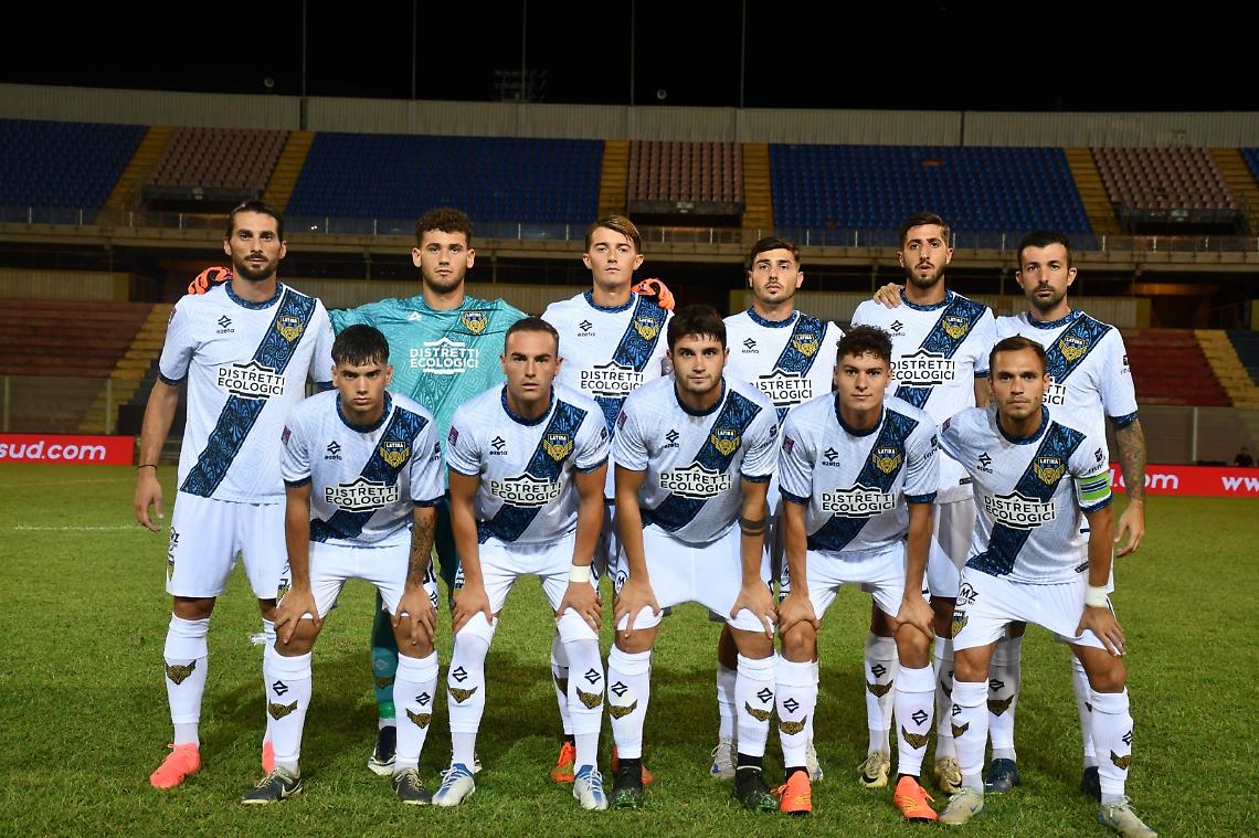I nerazzurri pareggiano a Taranto: vantaggio pugliese di Zigoni, Scravaglieri fa 1-1