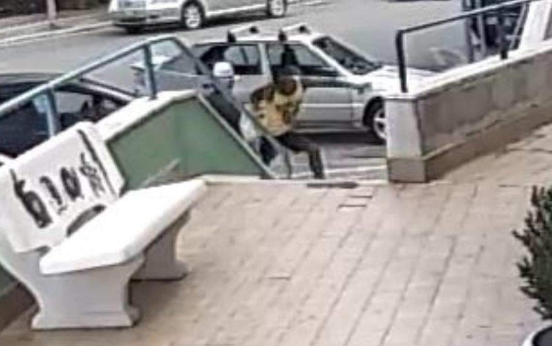 Scippata in diretta da un giovane immigrato
