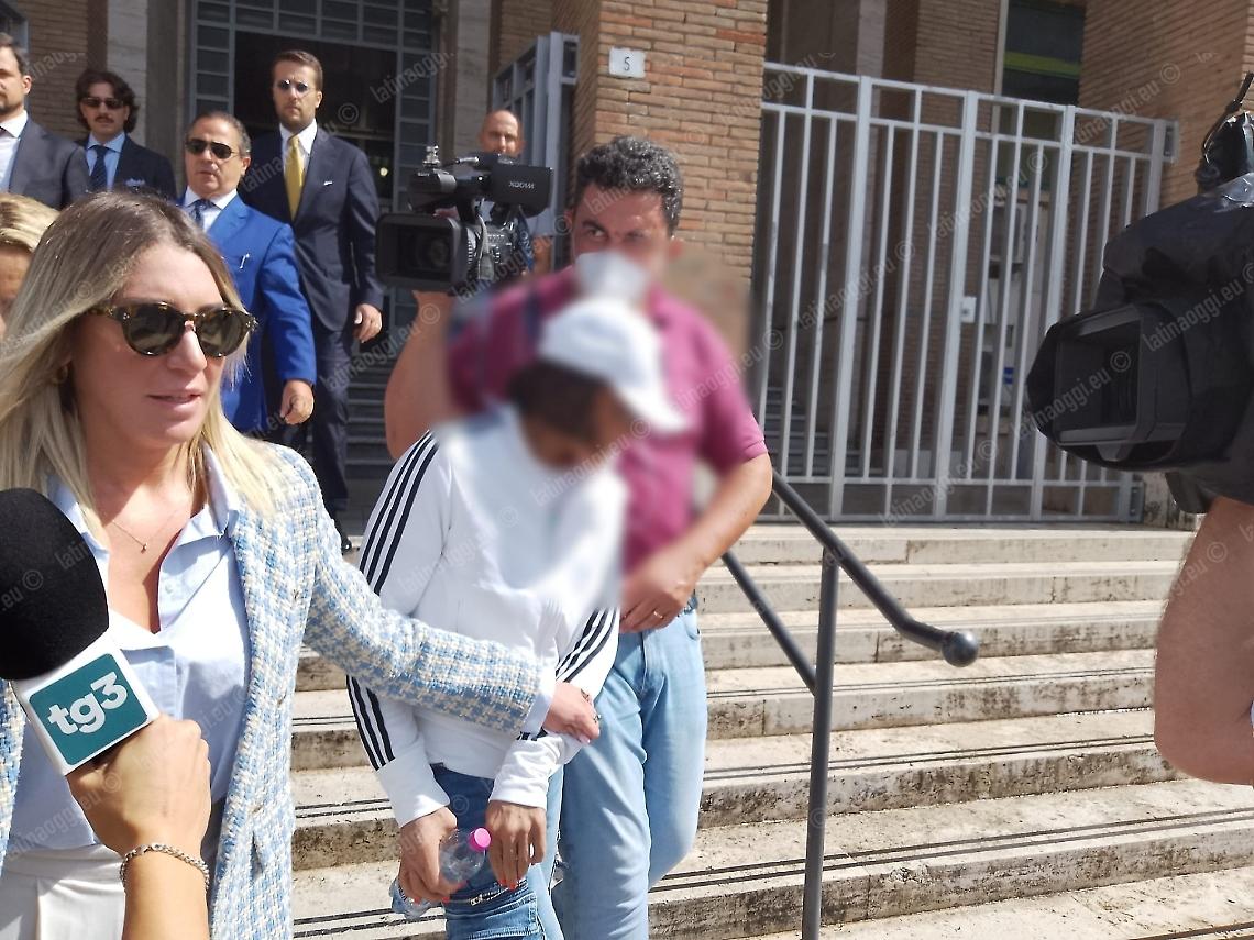 Satnam, da supertestimone a indagata: «Non perdeva sangue dal braccio»