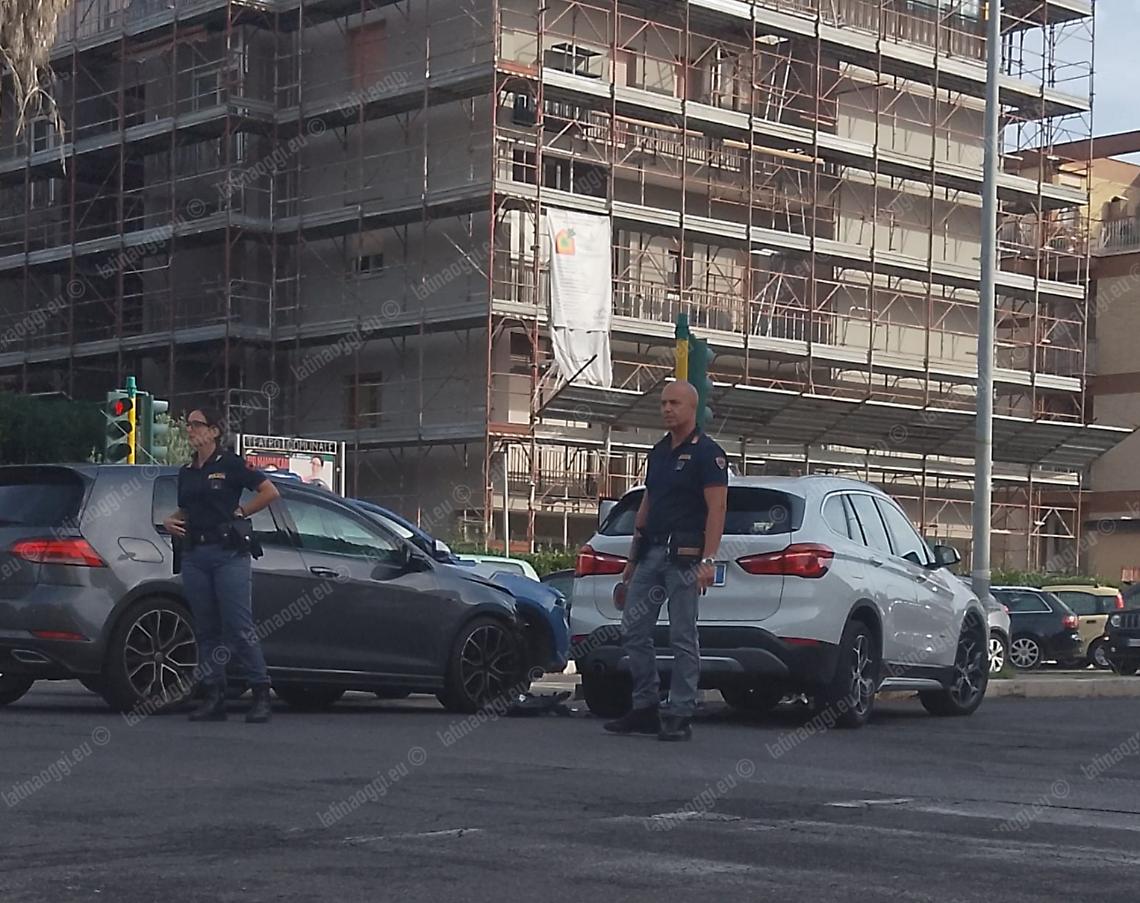 Latina, incidente all'incrocio: paure per due bambini 