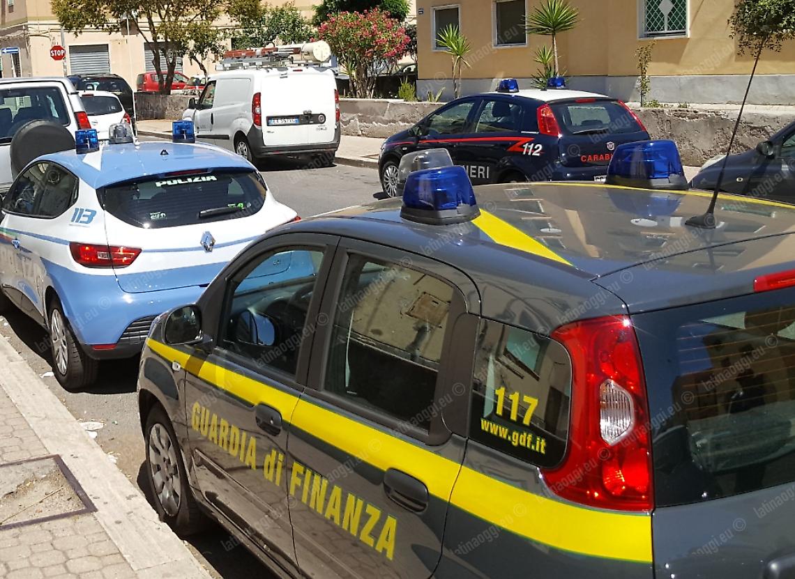 Operazione interforze in corso, perquisizioni e controlli in città