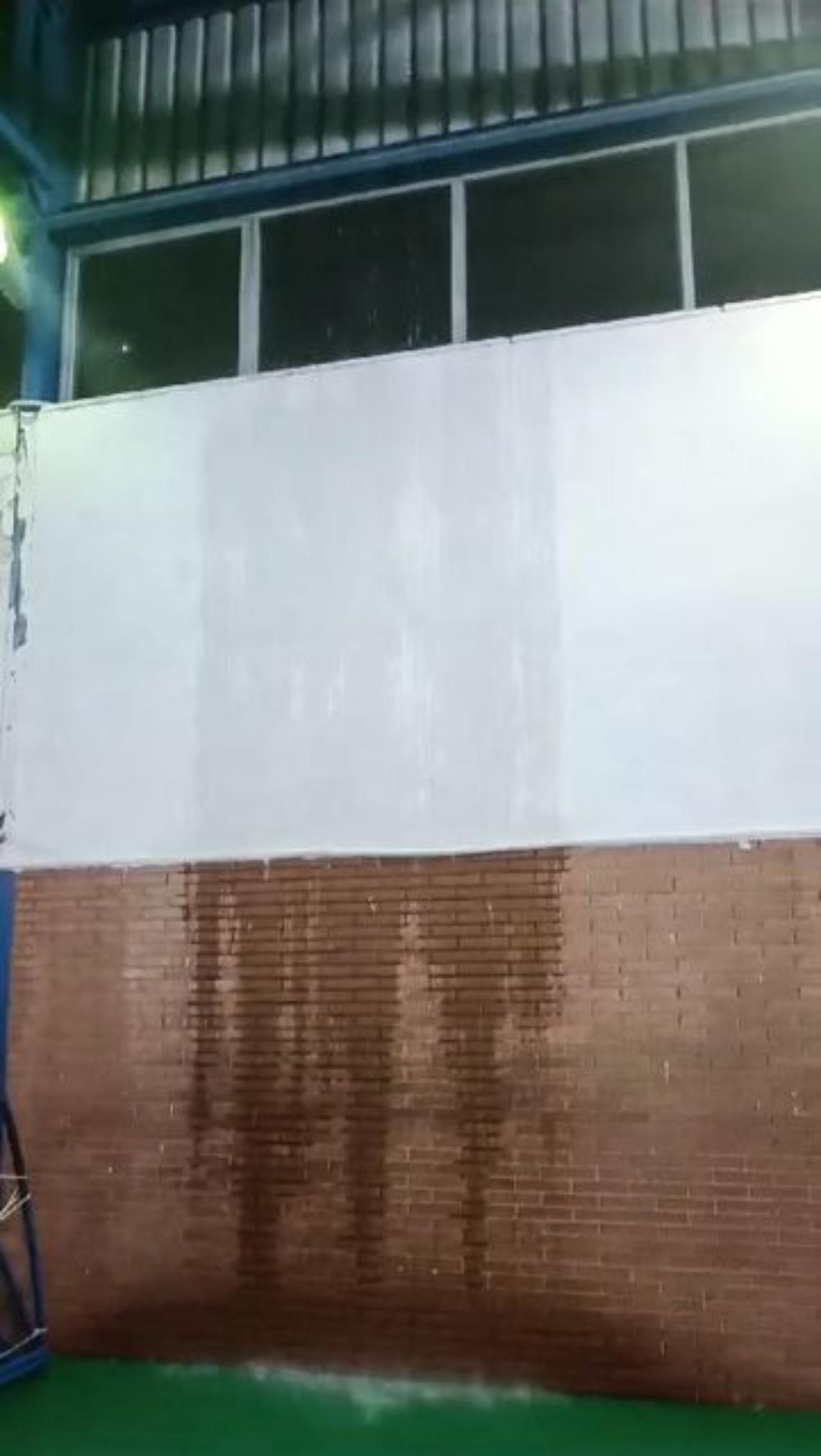 La pioggia ferma l'attività nella palestra della scuola Plinio il Vecchio