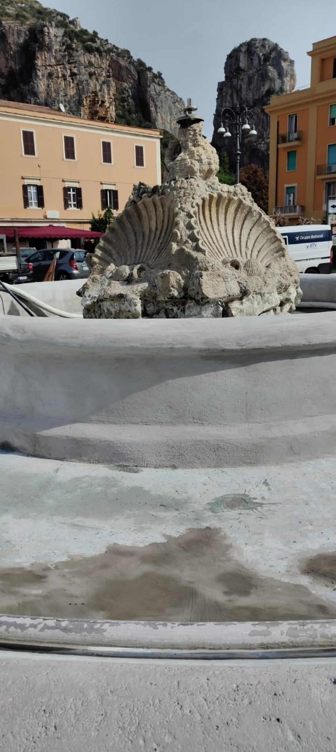 Fontana di piazza della Repubblica, in via di completamento i lavori di manutenzione straordinaria