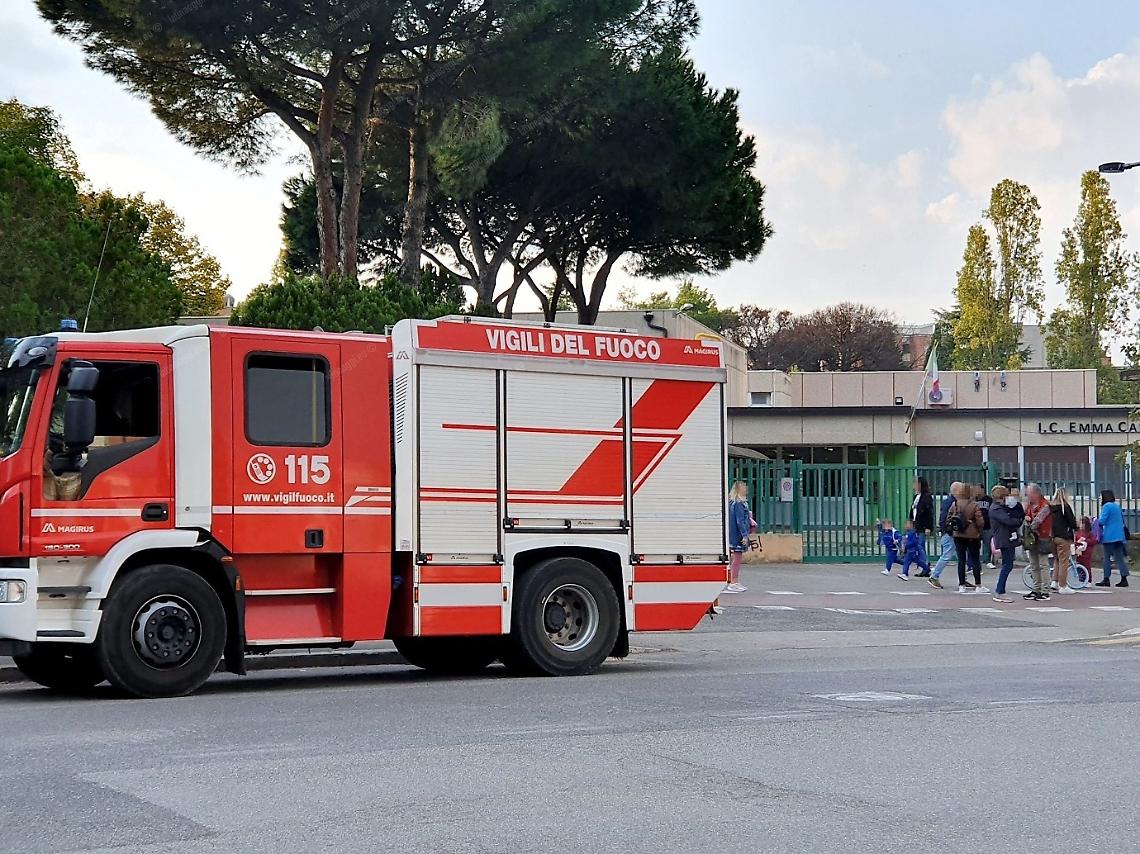 Latina, infiltrazioni dal tetto, interdette mensa e aule