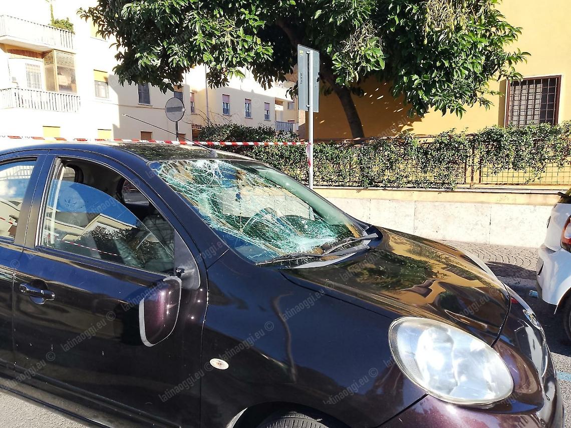 Latina, pedone investito in centro: è grave