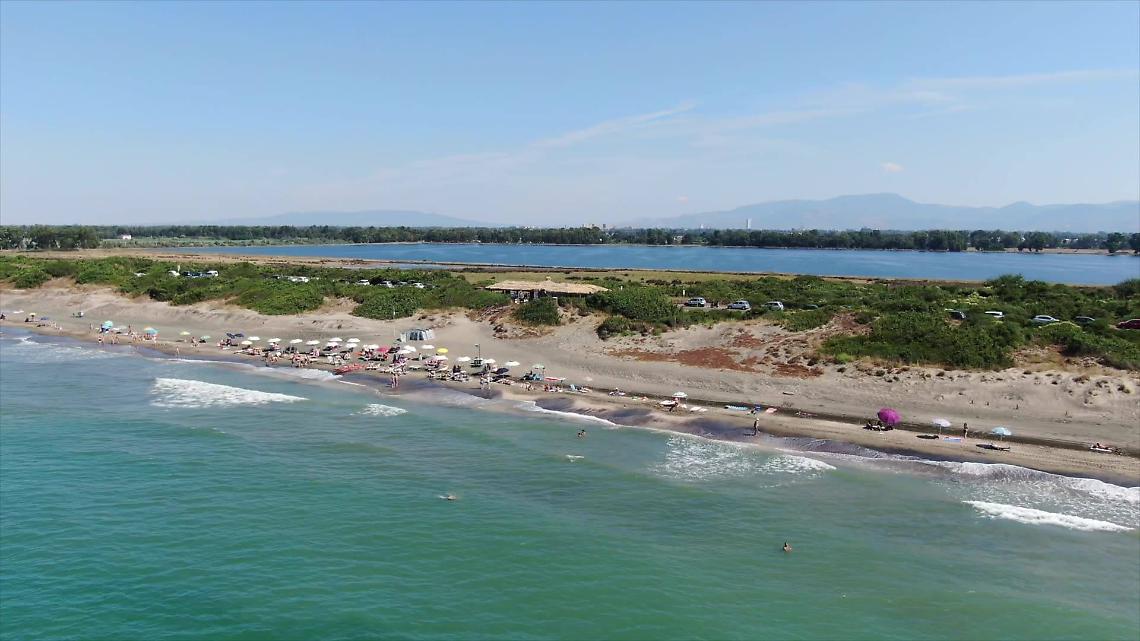 Bagnini sfruttati nello stabilimento dato in affitto 