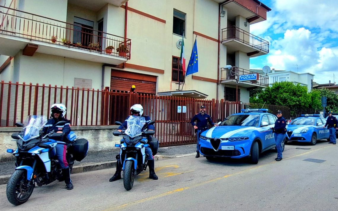 Contrasto all’immigrazione irregolare, blitz della Polizia: multe ed espulsioni