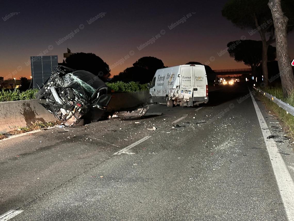 Furgone in panne preso da un’auto, lo spaventoso incidente sulla Pontina