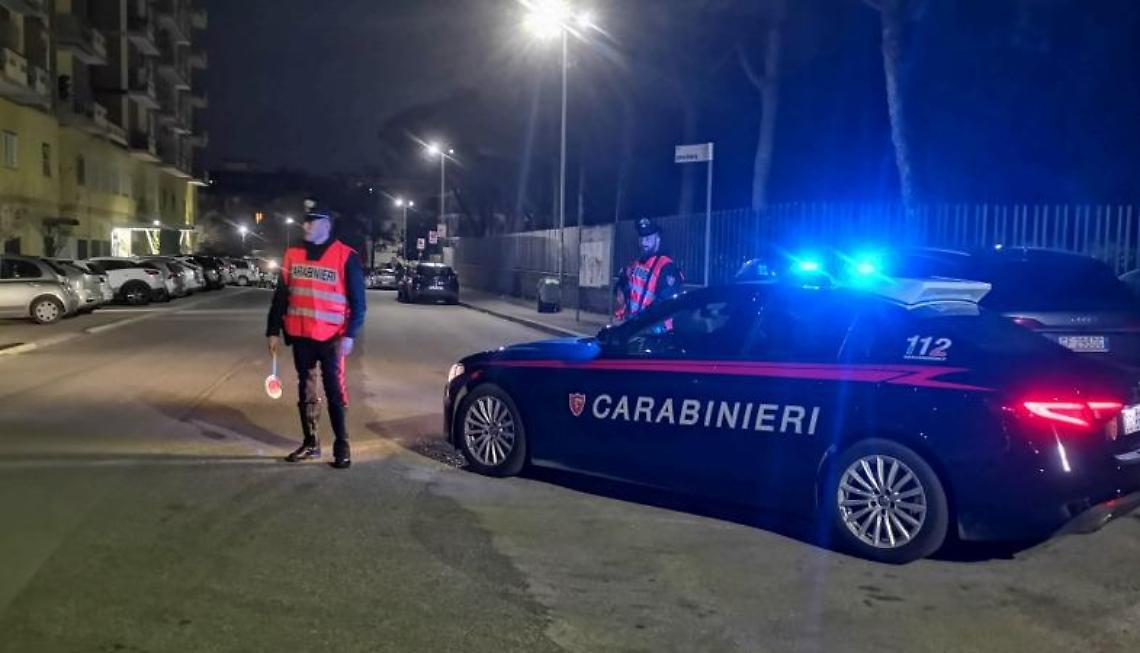 Cocaina in auto, fermato al posto di blocco viene arrestato