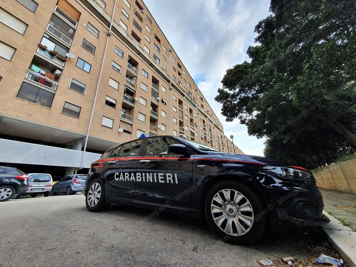 Faida familiare finisce a sassate: arrivano i carabinieri