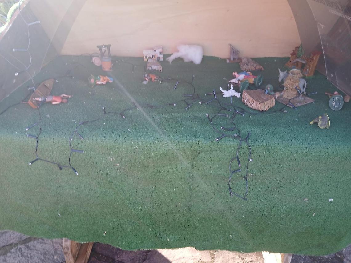Ladri senza cuore, rubate le statuine del presepe 