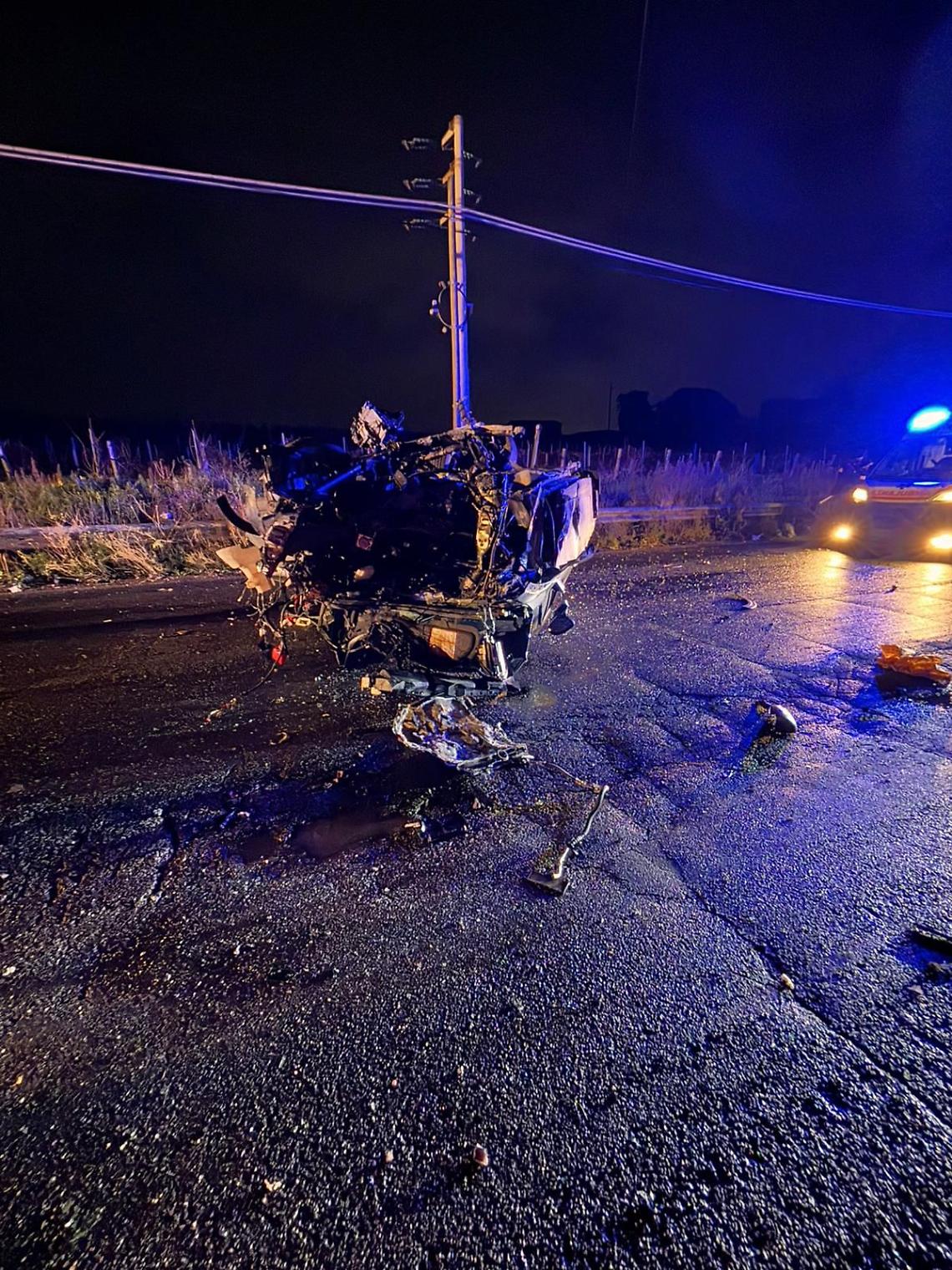 Tragico incidente nella notte: muore un 24enne, feriti in modo grave altri due giovani