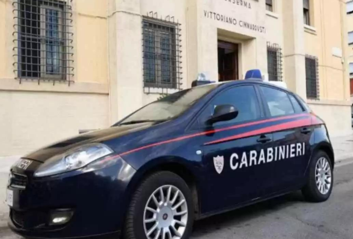 Ruba una carta di credito e compra nella tabaccheria, denunciato