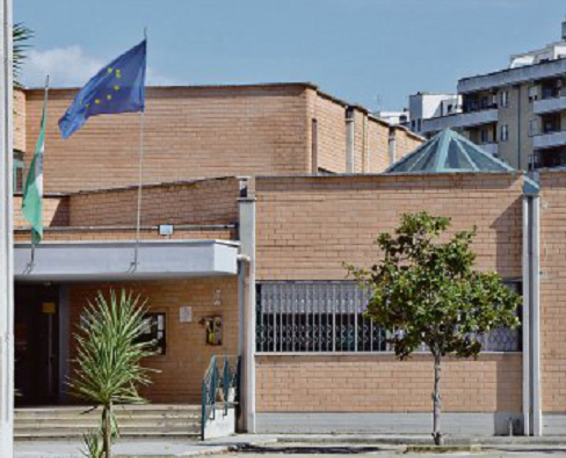 Scuola Don Milani, tutti con il fiato sospeso