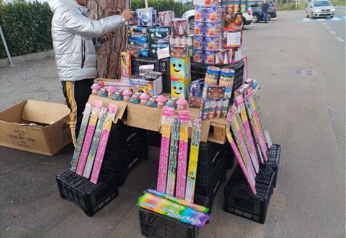 Venditore ambulante di fuochi d’artificio multato a Bella Farnia