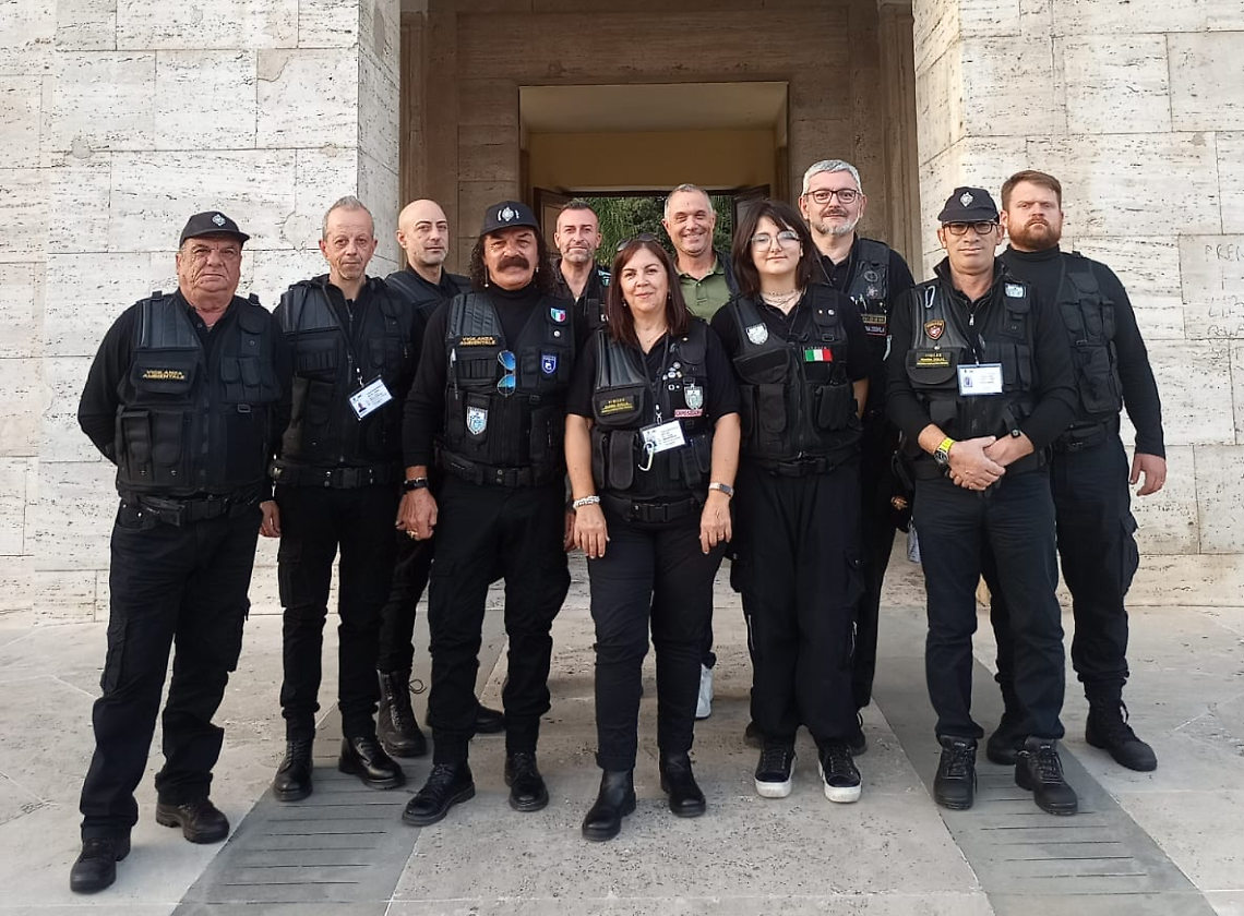 Bimba si perde, aiutata dai volontari