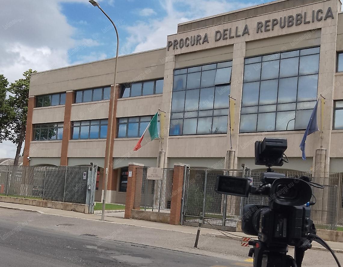 Abusi sessuali  sulla figlia, il pm chiede di ascoltare la vittima e i parenti  