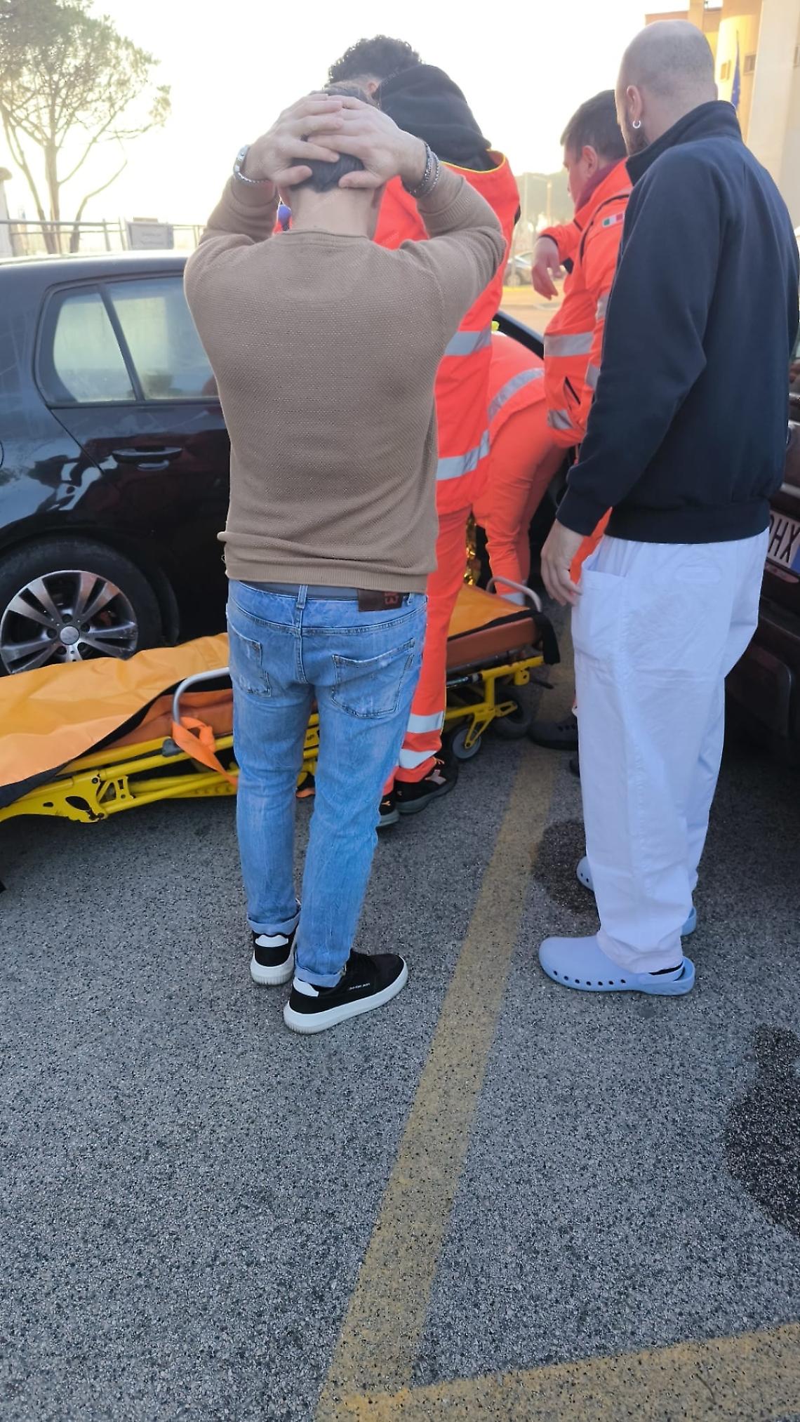 Nasce in auto nel piazzale dell'ospedale Goretti