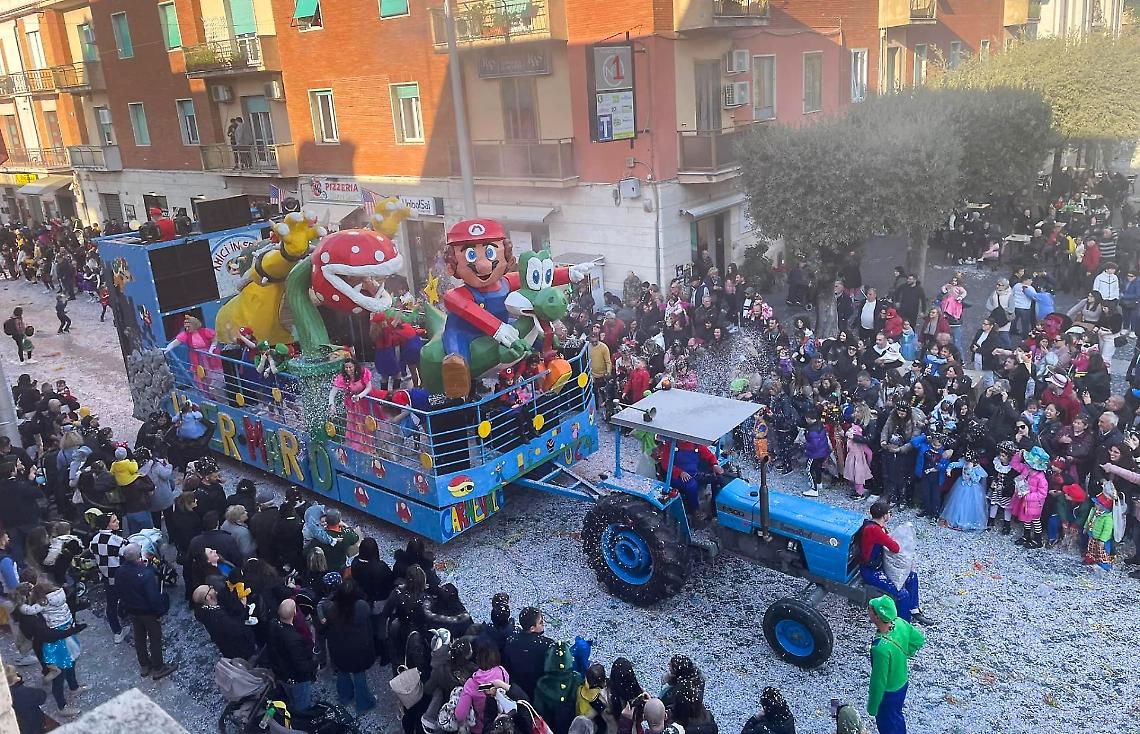“Carnevale Cisternese 2025”, torna l'appuntamento con i carri nel centro della città