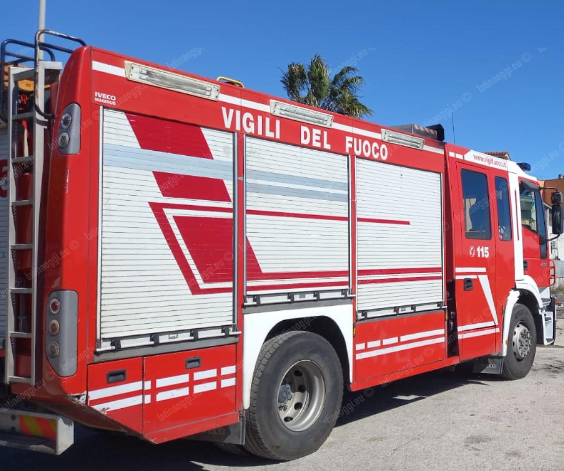 La lavatrice sul balcone va a fuoco, attimi di paura in centro