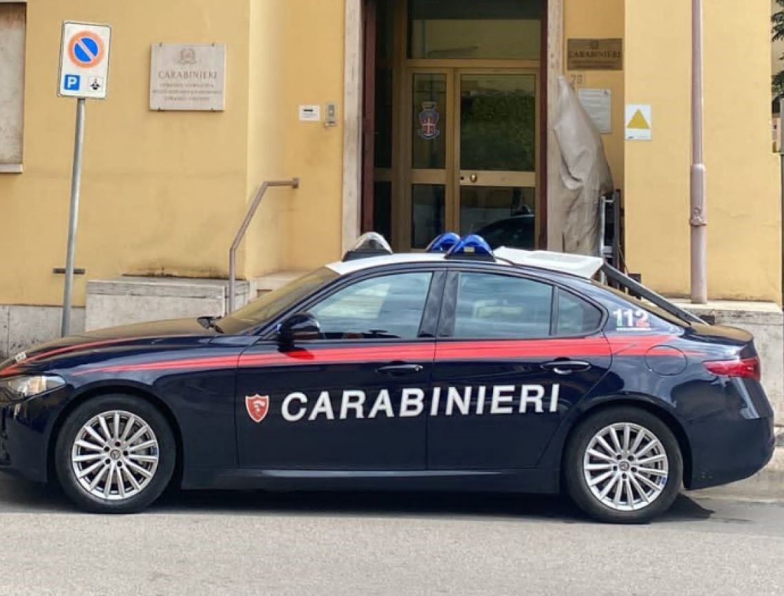Droga e tremila euro in contanti, i carabinieri arrestano tre persone