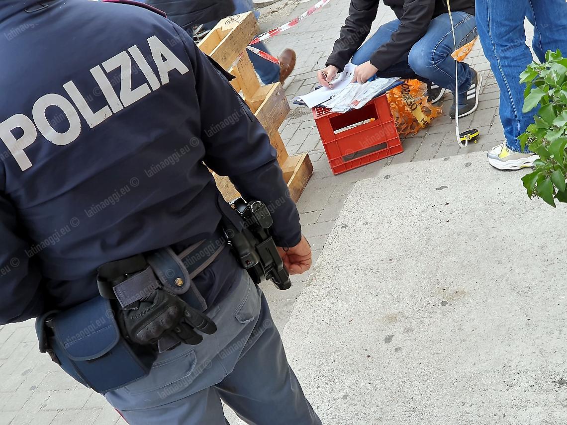 Coltellate in zona pub, i movimenti degli aggressori ricostruiti con le telecamere
