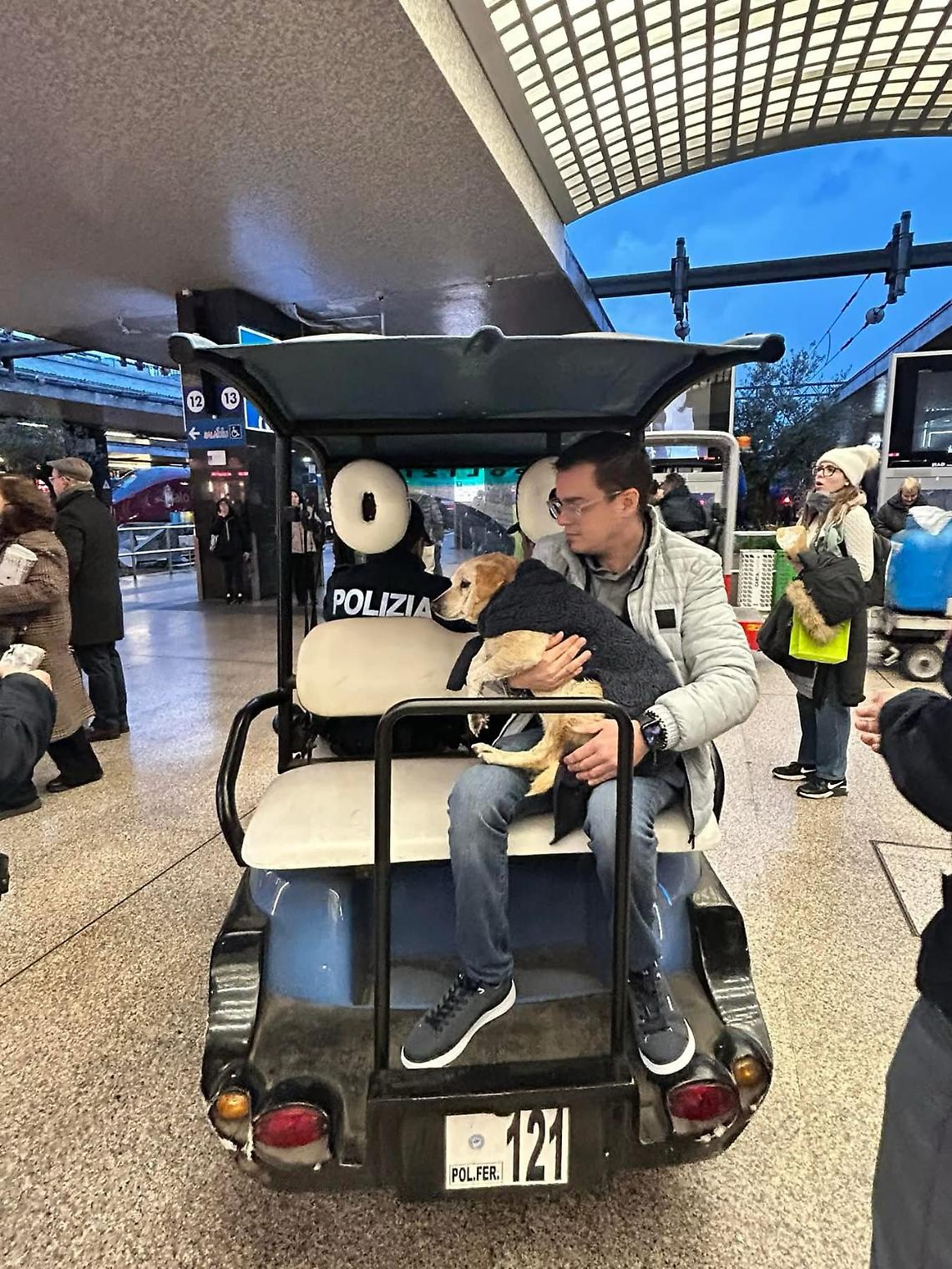 Cane sale sul treno a Cisterna, cane smarrito arriva a Termini e viene soccorso dalla Polfer