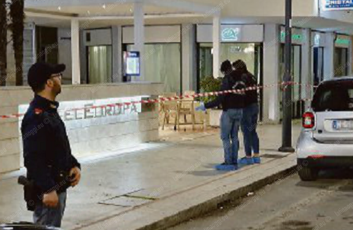 Scontro tra bande: agguato e rapina, due uomini in fuga