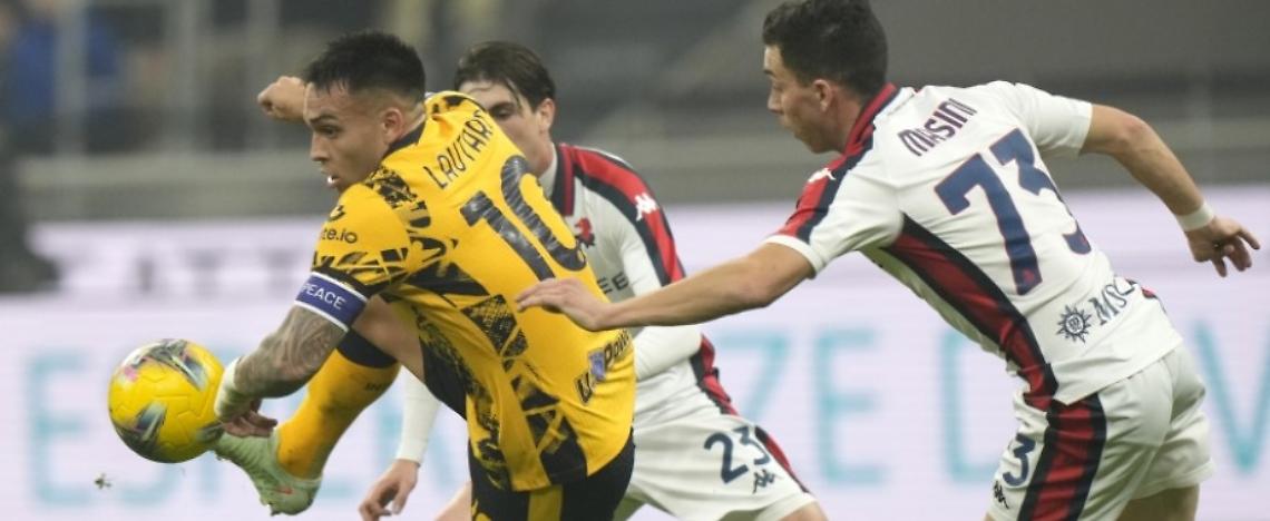 Lautaro Martinez spinge l'Inter, per una notte, in testa alla classifica