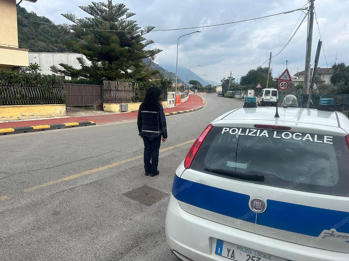 Doveva restare chiuso, barbiere denunciato